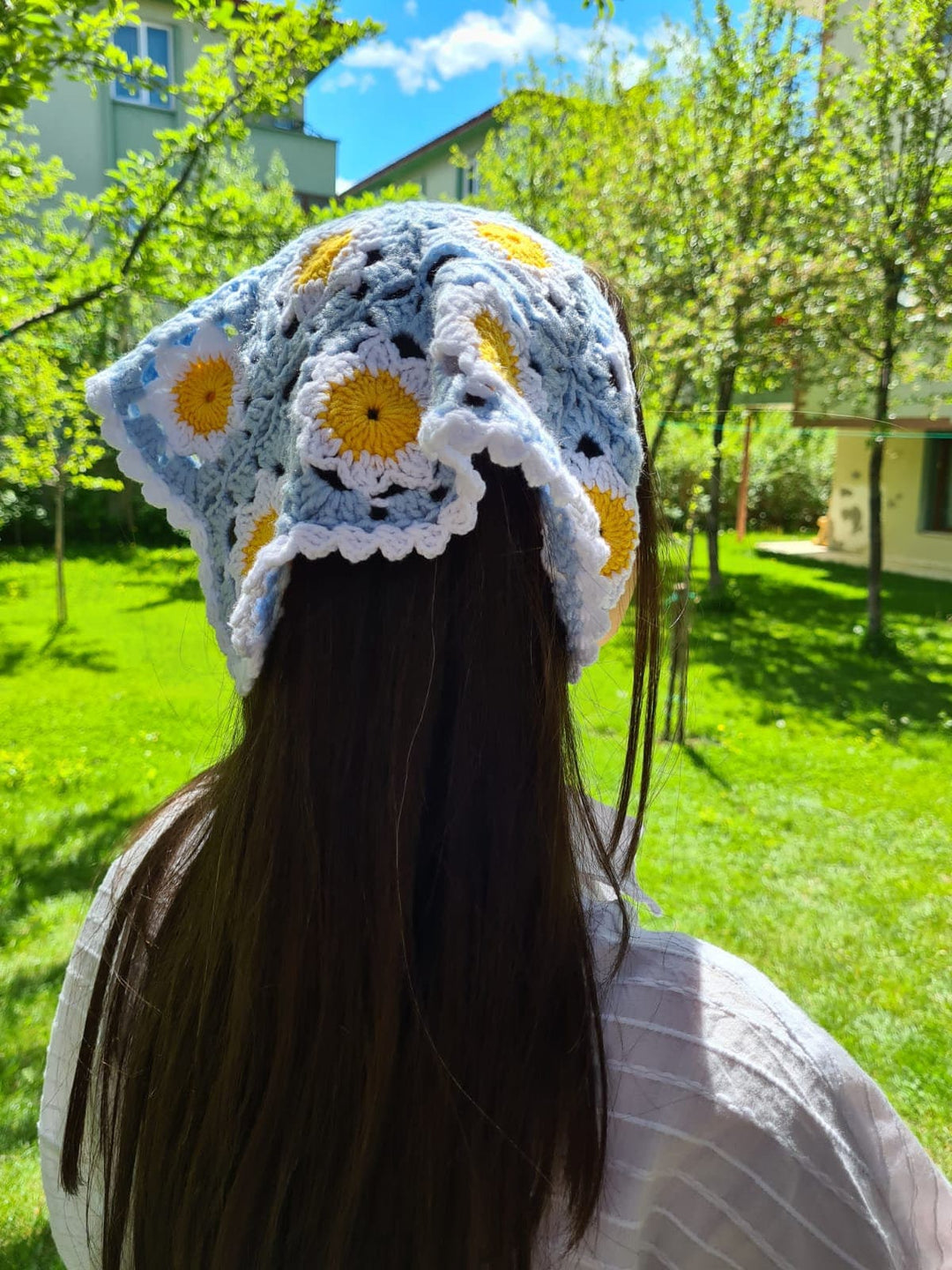 Crochet Bandana Daisy Blue , Flower Hair Kerchief, Blue Hair Scarf, Retro Bandana, Mothers Day Gift for Her, Crochet Hair Accessory