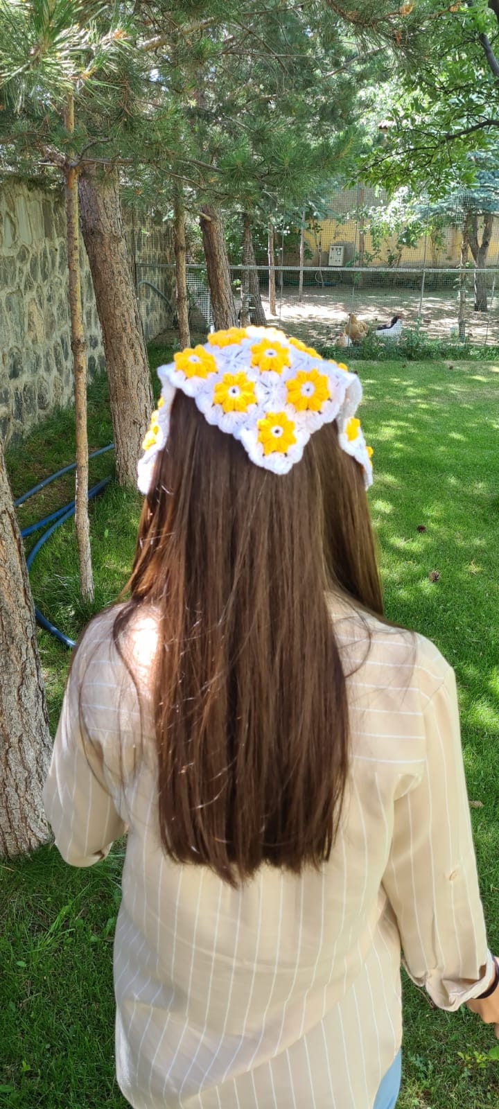 Crochet Sunflowers White Yellow Bandana, Daisy Hair Kerchief, Crochet Headband, Hair Scarf, Crochet Hair Accessory, Summer Beach Retro