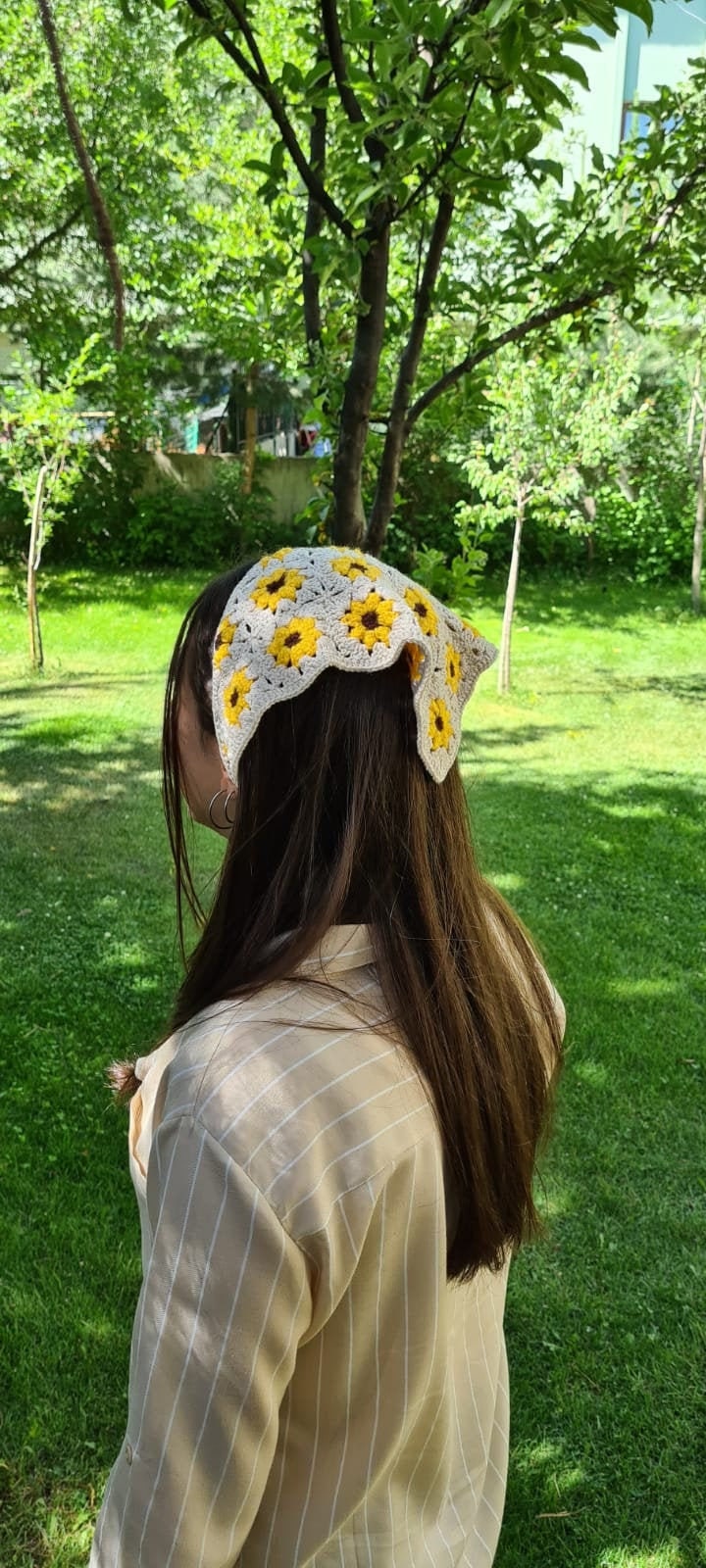 Crochet Sunflowers White Yellow Bandana, Daisy Hair Kerchief, Crochet Headband, Hair Scarf, Crochet Hair Accessory, Summer Beach Retro