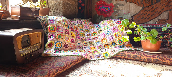 Granny Square Afghan Blanket, Crochet Daisy Afghan Blanket, Knit Bedspread Throw, Knitted sofa blanket, large tv blanket, vintage blanket