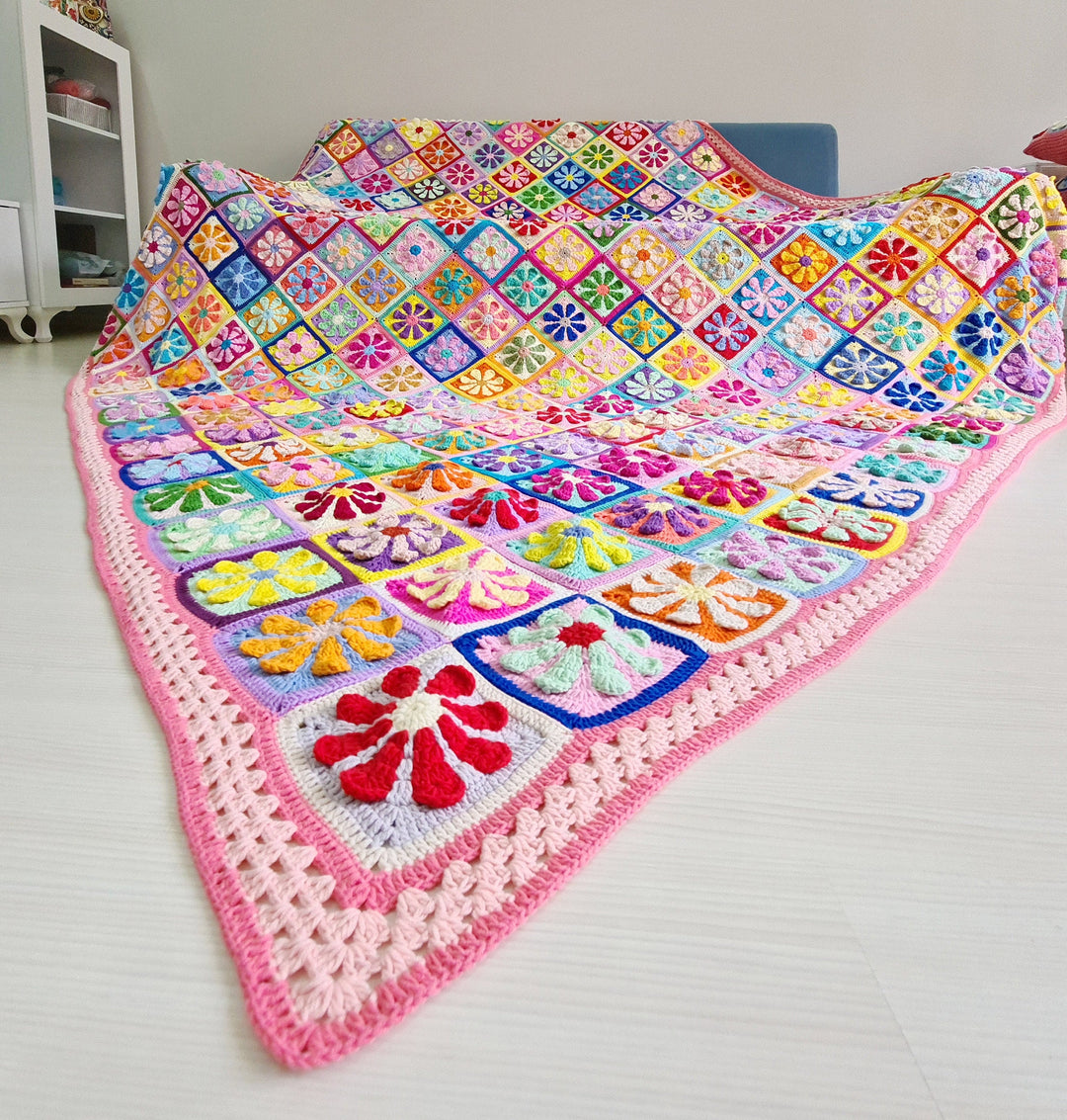 Crochet Large Daisy Bedspread Throw, Granny Square crochet afghan blanket, Daisy Knitted sofa blanket, Mother Day Gift, Wedding Gift