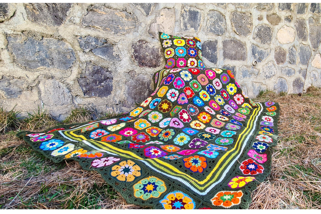 Green Crochet Afghan Bedspread Throw, Daisy Knitted sofa blanket Granny Square, large crochet blanket, Mother Day Gift, Wedding Gift