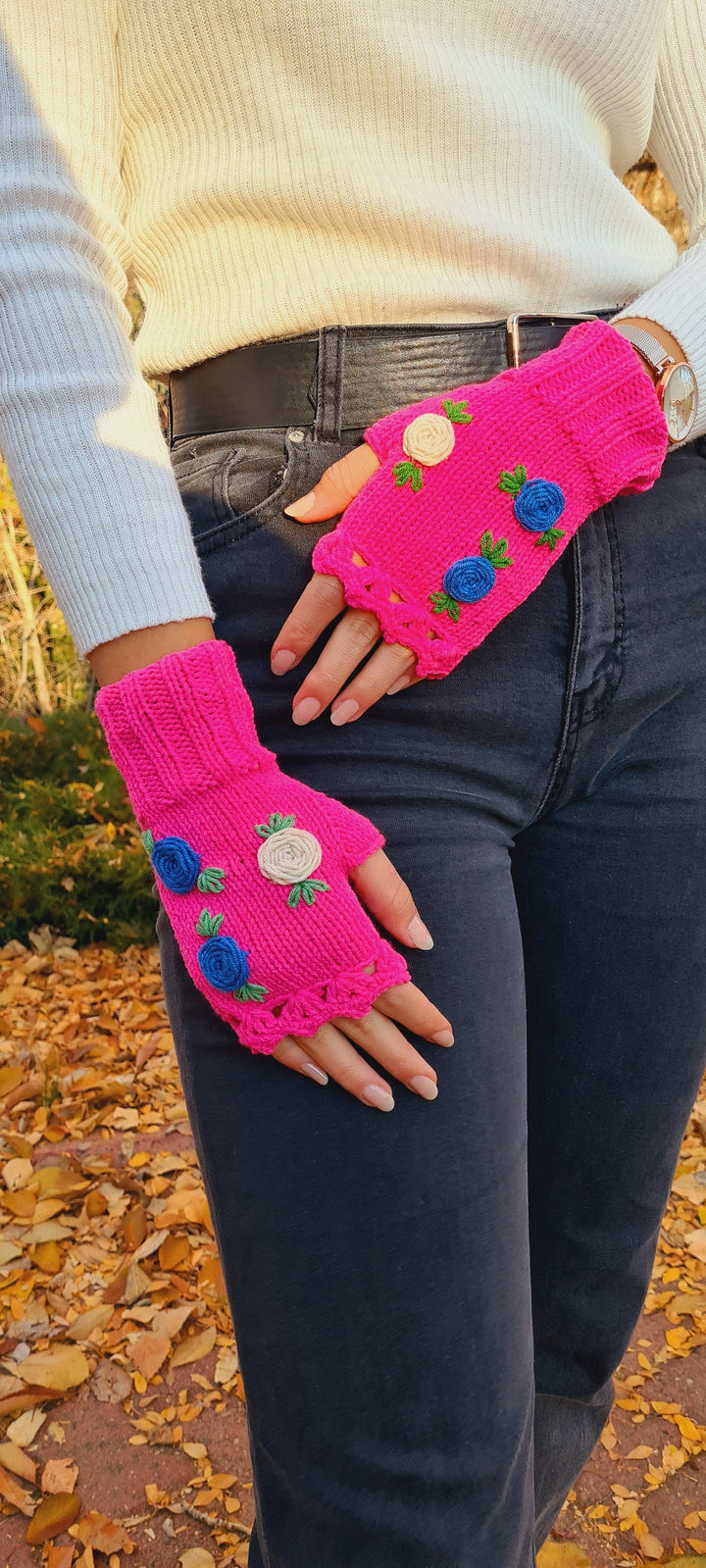 Fuscia Crochet fingerless Gloves, knitted floral winter gloves, Half Finger Gloves, Daisy Gloves, flower fingerless