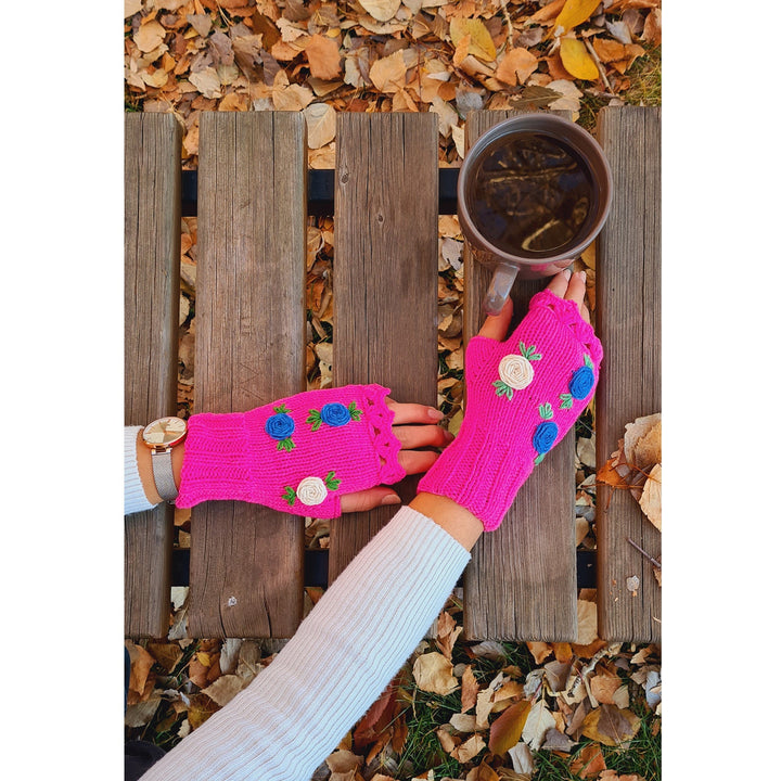 Fuscia Crochet fingerless Gloves, knitted floral winter gloves, Half Finger Gloves, Daisy Gloves, flower fingerless