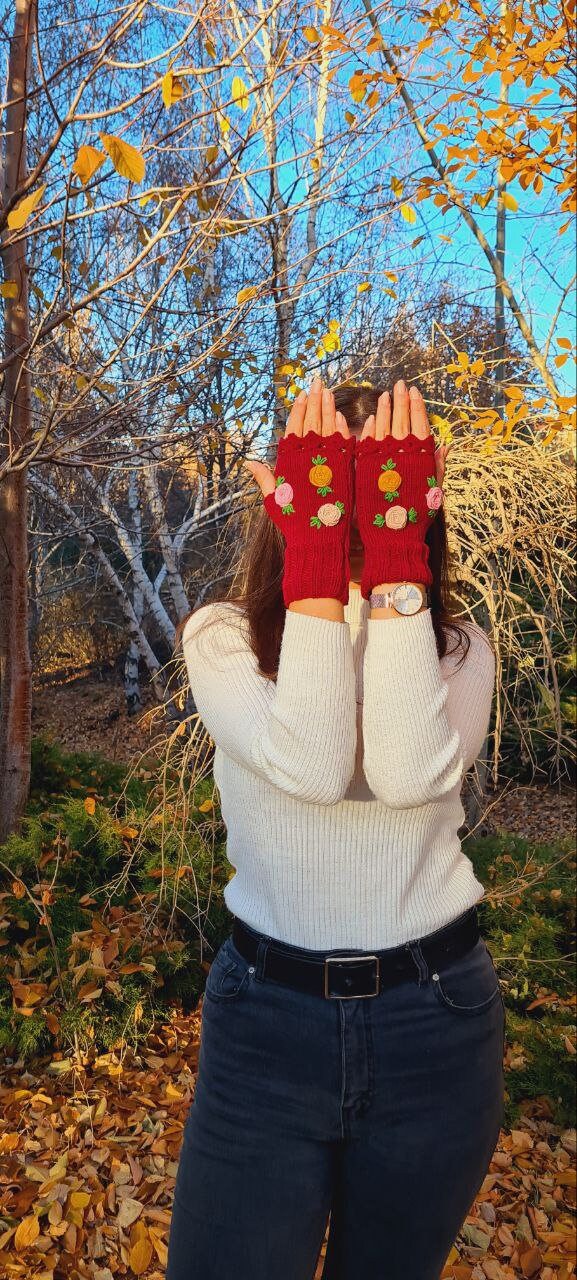 Burgundy Crochet Fingerless Gloves, Knitted floral winter gloves, Half Finger Gloves, Womens Gloves, flower fingerless