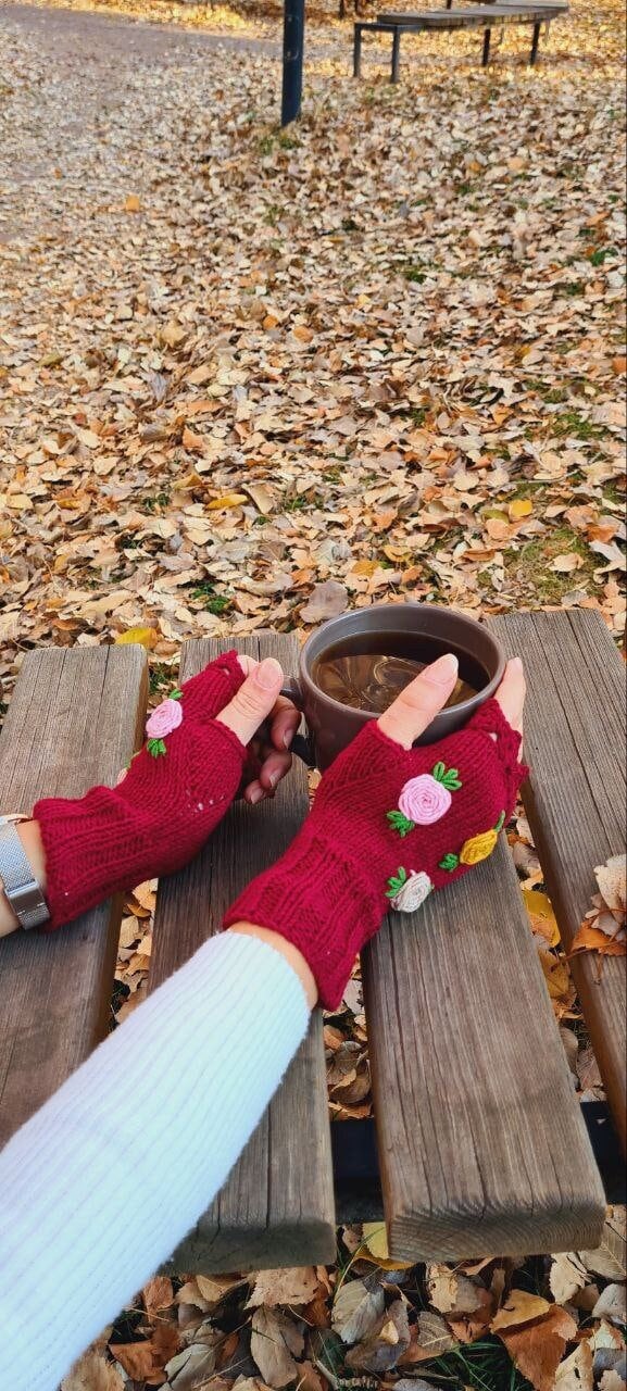 Burgundy Crochet Fingerless Gloves, Knitted floral winter gloves, Half Finger Gloves, Womens Gloves, flower fingerless