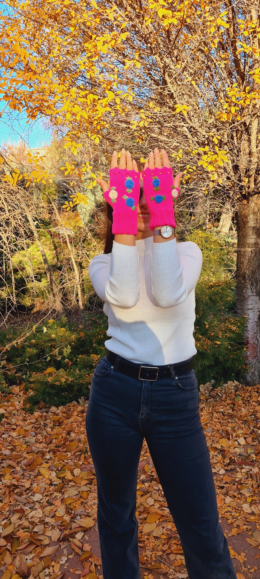 Fuscia Crochet fingerless Gloves, knitted floral winter gloves, Half Finger Gloves, Daisy Gloves, flower fingerless