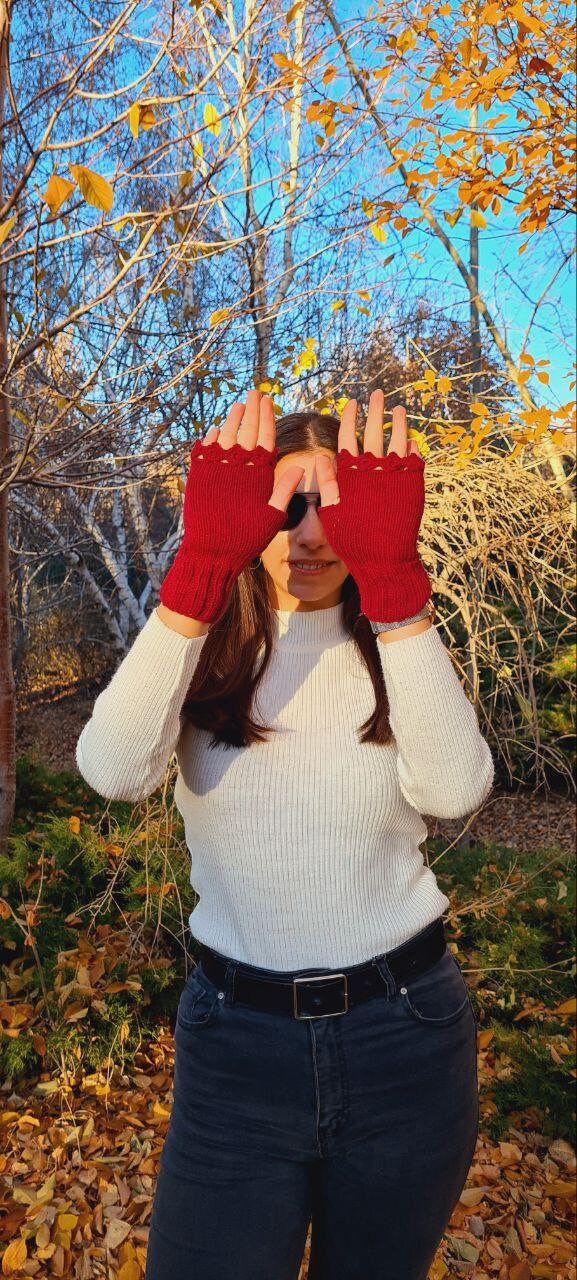 Burgundy Crochet Fingerless Gloves, Knitted floral winter gloves, Half Finger Gloves, Womens Gloves, flower fingerless