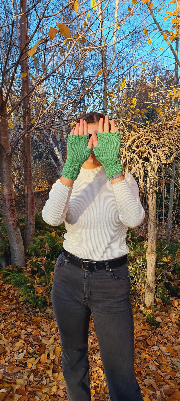 Ready to ship Crochet Green Gloves fingerless, floral knitted winter gloves, Half Finger floral Gloves, Womens Gloves, flower fingerless